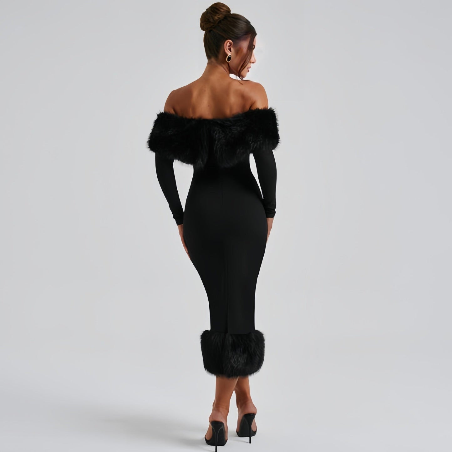 Robe élégante moulante à manches longues avec col en fourrure