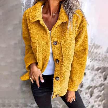Veste sherpa grande taille pour femme, chaude et douce avec poches.